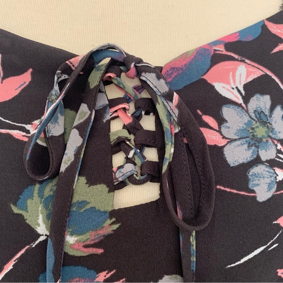 Adorable Floral Ruffle Summer Dress - Picture 3 of 6